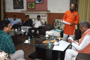 बरेली: सरकार ने करोड़ों रुपये दिए फिर भी रोजाना घंटों क्यों गुल हो रही बिजली- वन मंत्री 