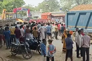 हरदोई: पूर्व राज्यमंत्री के आवास के पीएनसी कंपनी के डंपर से कुचल कर युवक की मौत, चालक फरार