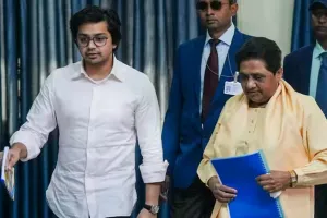 मायावती ने पलटा अपना फैसला, भतीजे आकाश आनन्‍द को फिर बनाया 'उत्तराधिकारी' 