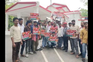 नीट परीक्षा को रद्द करे सरकार: सपा युवजन सभा के लोगों ने किया प्रदर्शन, सौंपा ज्ञापन