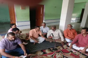 अयोध्या: रेलवे अधिग्रहण को रोकने के लिए हनुमान चालीसा पाठ और सद्बुद्धि के लिए यज्ञ