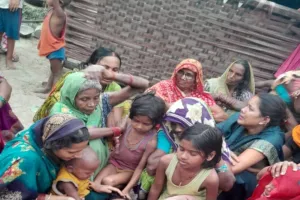 गोंडा: तालाब में पलटी ट्रैक्टर ट्राली, चालक की मौत, बाल-बाल बचे दो मजदूर  