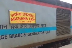 बरेली: बालामऊ में अर्चना एक्सप्रेस का इंजन हुआ फेल, यात्री हुए परेशान