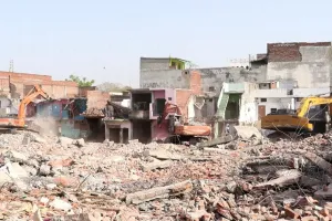 लखनऊ: अकबरनगर में ध्वस्तीकरण की कार्रवाई लगातार चौथे दिन भी जारी, 312 मकान हुए जमींदोज
