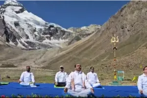 धारचूला:  मुख्यमंत्री पुष्कर सिंह धामी ने आदि कैलाश में किया योग