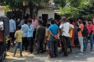 महराजगंज: घर में फंदे से लटकता मिला मां-बेटे का शव, इलाके में सनसनी, जांच में जुटी पुलिस