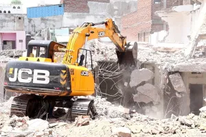 लखनऊ: कुकरैल नदी को पुनर्जीवित करने के लिए अकबरनगर में चला योगी का बुलडोजर, जानिए क्या बोला एलडीए