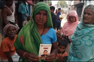 श्रावस्ती: घटतौली का विरोध करते हुए ग्रामीणों ने राशन लेने से किया इनकार, कोटेदार पर लगाया यह आरोप