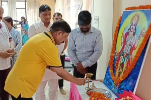 योग दिमाग व शरीर की एकता का है प्रतीक: श्याम सुंदर वर्मा