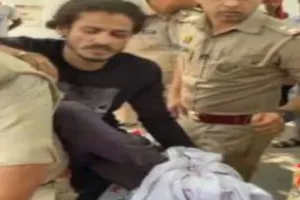 लखनऊ: पार्क में देसी बम बना रहे थे दो युवक, अचानक हुआ विस्फोट, एक का पैर उड़ा, दूसरा फरार