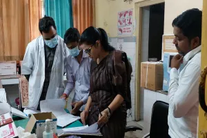 बहराइच: CHC पयागपुर का डीएम ने किया निरीक्षण, परिसर में गंदगी देख अधीक्षक को लगाई फटकार, डॉक्टर अतुल का रोका वेतन