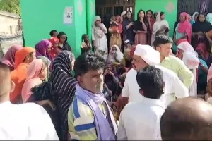 बहराइच: मस्जिद के सामने सींचपाल की चाकू से गोद कर हत्या, ग्रामीणों ने आरोपी को पकड़कर पुलिस को सौंपा