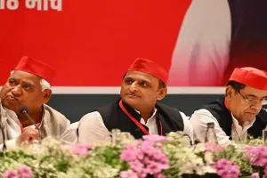 'सबके श्री अखिलेश, अयोध्या के अवधेश' लखनऊ में सपा दफ्तर के बाहर लगा पोस्टर हुआ वायरल