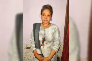 Etawah: भाभी की मौत के बाद से परिजनों के साथ ननिहाल में रह रहा था प्रेमी...दहेज हत्या में 12 दिन पहले ही जमानत पर आया था बाहर