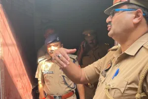 Kanpur Suicide: फंदे से लटकते मिले दंपती...तीन साल पहले हुई थी शादी, परिजन शव देख हुए बदहवास