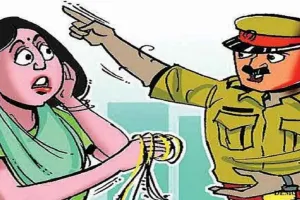 हल्द्वानी: मुखानी में घर में घुसकर चोरी की कोशिश करने वाली ने अब बैंक के बाहर की लूट, पकड़ी गई