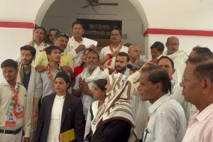 Etawah News: नीट में गड़बड़ी का आरोप लगाकर कांग्रेस ने सौंपा ज्ञापन...परीक्षा रद्द करने और CBI से जांच कराने की मांग