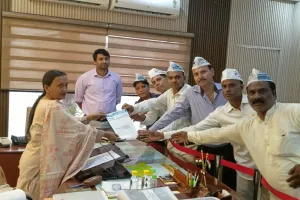 कासगंज: नीट पेपर लीक हो जाने को लेकर आम आदमी पार्टी ने दिया धरना, डीएम को सौंपा ज्ञापन 