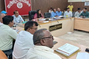 कासगंज: शासन की मंशानुसार जीरो टॉलरेंस नीति के अनुसार कार्य करें सभी अधिकारी, DM मेधा रूपम ने दिए निर्देश 