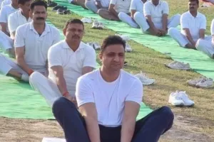International Yoga Day 2024: उन्नाव में अधिकारियों ने योग कर दिया निरोग रहने का संदेश...बच्चों से लेकर बड़े तक ने किया योगा