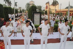 रामपुर : अंतरराष्ट्रीय योग दिवस पर जिले भर में हुए कार्यक्रम, डीएम ने कहा- दिनचर्या में योग बहुत जरूरी 