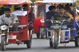 शहर में  निर्धारित किए गए हैं आठ रुट : क्यू आर कोड और रंग से तय होगा ई - रिक्शा का रूट 