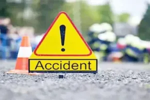 हल्द्वानी: रेलिंग तोड़कर गधेरे में गिरी कार, बाल-बाल बचा चालक