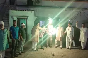 राहुल के रायबरेली सांसद बने रहने पर कांग्रेसियों ने मनाया जश्न