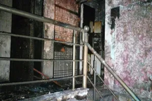 अग्निकांड : संदिग्ध परिस्थितियों में घर में लगी आग, 11 लोग झुलसे