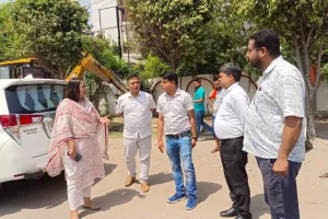 जलनिकासी का औचक निरीक्षण : बरसात से पहले शहर की सफाई देखने निकली DM नेहा शर्मा