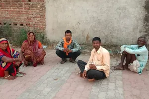 बहराइच : छप्पर पर सेमल का पेड़ गिरने से बुजर्ग दंपती की मौत