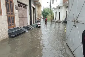 रामपुर : बारिश से लोगों को गर्मी से मिली राहत, सड़कों पर भरा पानी...लोग परेशान