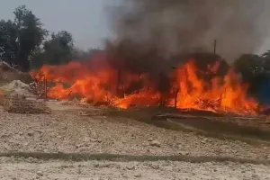 बहराइच: अग्निकांड में नकदी और समान जलकर राख