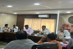 बाराबंकी : आयुष्मान गोल्डन कार्ड की धीमी प्रगति पर डीएम ने जताई नाराजगी