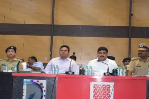 प्रयागराज : बकरीद व गंगा दशहरा पर्व को लेकर डीएम कमिश्नर ने की बैठक