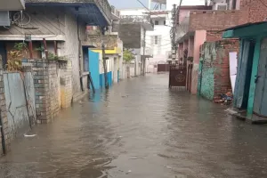 मानसून का आगाज : मूसलाधार बारिश से गलियों में भरने लगा पानी