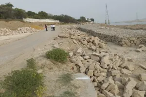 बाढ़ से भी मिलेगी राहत : झूंसी में गंगा तट पर बन रहे रिवर फ्रंट के कार्य में आई तेजी