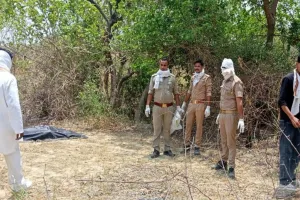 वारदात : जंगल में मिला महिला का शव, दूर पड़ा था सिर 