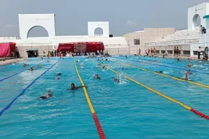 Kanpur: स्वीमिंग पूल या वॉटर पार्क में नहाने से कान में संक्रमण...हैलट में दर्जनों की संख्या में आ रहे मरीज, इन बातों का रखें ध्यान