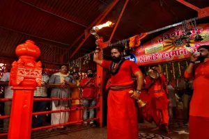 प्रयागराज : निर्जला एकादशी व ज्येष्ठ माह के आखिरी चौथे मंगल पर संगम में आस्था का सैलाब