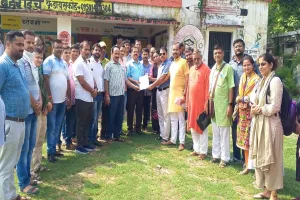 पयागपुर के 42 शिक्षक संकुलों ने दिया सामूहिक त्यागपत्र, कहा-समस्याओं के निदान बिना डिजिटल अटेंडेंस स्वीकार नहीं