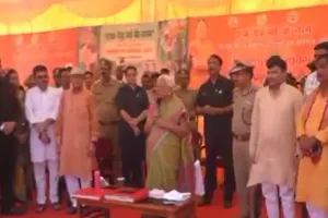 Video: सीतापुर में पौधारोपण अभियान में नाराज हुईं राज्यपाल, कहा-पता होता ऐसा कार्यक्रम होगा तो मैं नहीं आती