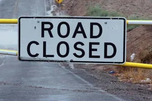 धारचूला: आदि कैलाश यात्रा पर लगा ब्रेक, कई जगहों पर बोल्डर और मलबा आने से बंद हुई सड़क