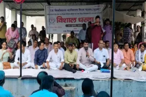 प्रयागराज: उच्च शिक्षा निदेशालय पर मांगो को लेकर गरजे सूबे के शिक्षक, घेरेंगे विधानसभा