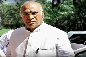 सरकारी कर्मचारियों को विचारधारा के आधार पर विभाजित करना चाहते हैं प्रधानमंत्री :खरगे 