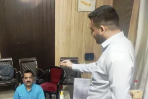 रुद्रपुर: भड़के पूर्व विधायक, बोले क्यों बांटे जा रहे नेता के घर से चेक?