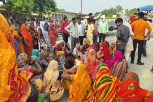 Auraiya Accident: पिकअप ने बाइक में मारी टक्कर...हादसे में युवक की मौत, आक्रोशित ग्रामीणों ने रोड की जाम