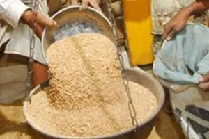 Kanpur News: छापेमारी में राशन दुकान में मिली गड़बड़ी, रिपोर्ट...इतने बोरी गेहूं और चना मिला कम 