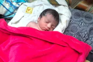 कासगंज: मां की ममता तार-तार, नवजात को पशुओं के चारे की नाद में फेंका