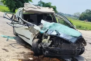 अमेठी: टैंकर और कार की टक्कर में उपनिरीक्षक की मौत, सिपाही घायल, इस वजह से पुलिस ने खाली कराया 1 एक किमी तक का इलाका